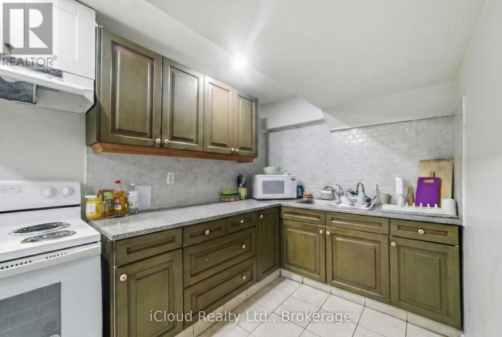 81 Crown Victoria Drive W, Brampton, Ontario  L7A 3X1 - Photo 36 - W12883224