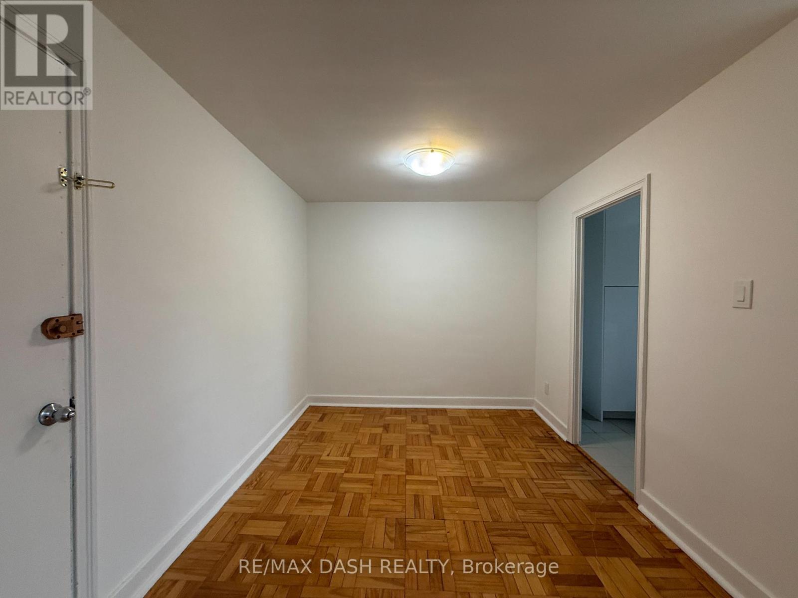 10 - 69 Old Mill Terrace, Toronto, Ontario  M8X 1A1 - Photo 5 - W12883244