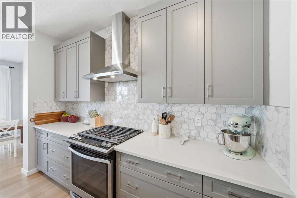 320 Sundown View, Cochrane, Alberta  T4C 2R2 - Photo 8 - A2292177