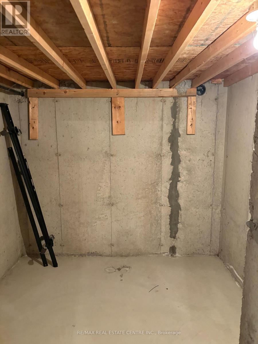 5195 Angel Stone Drive, Mississauga, Ontario  L5M 0L5 - Photo 15 - W12883118