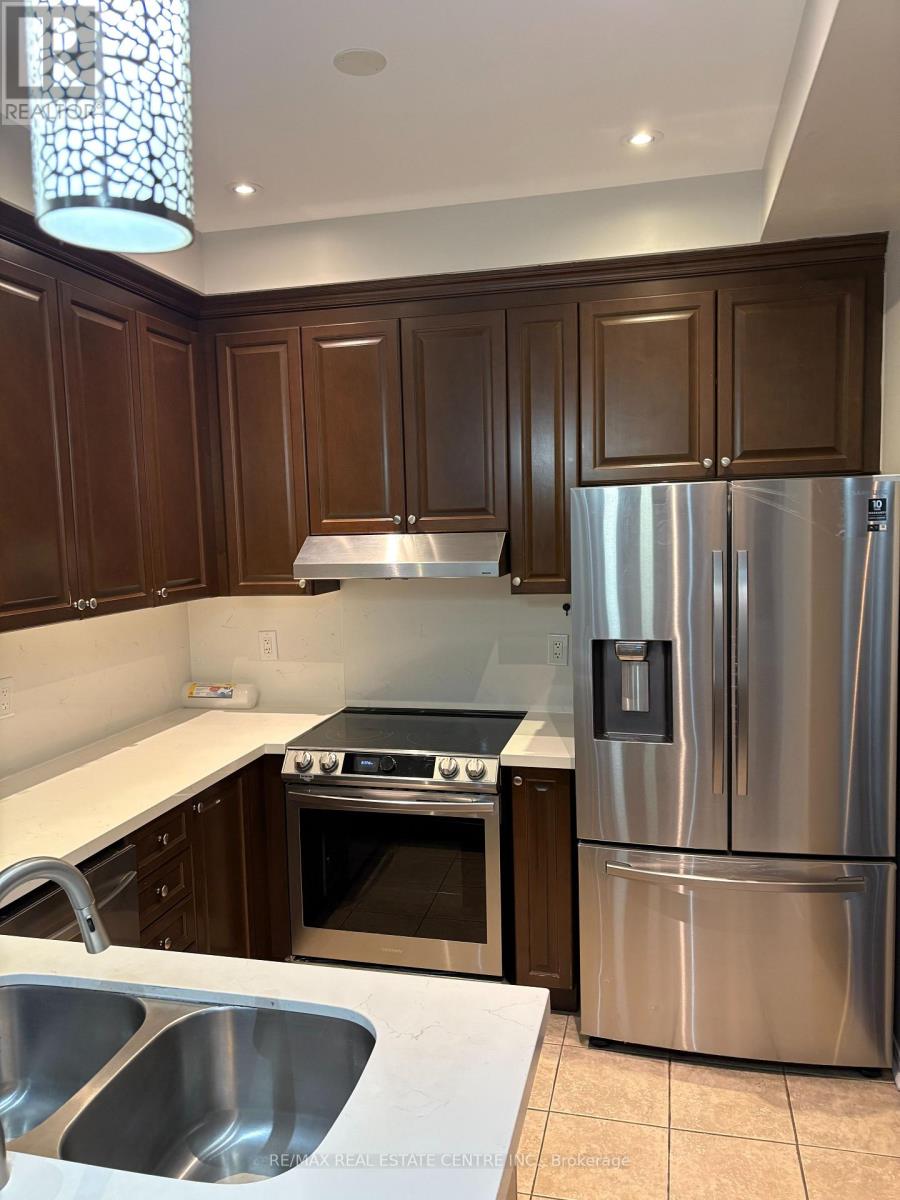 5195 Angel Stone Drive, Mississauga, Ontario  L5M 0L5 - Photo 2 - W12883118