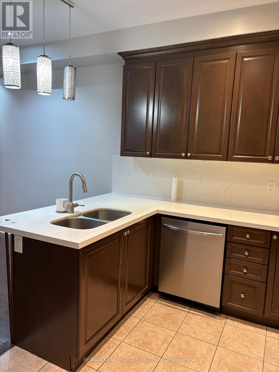 5195 Angel Stone Drive, Mississauga, Ontario  L5M 0L5 - Photo 4 - W12883118