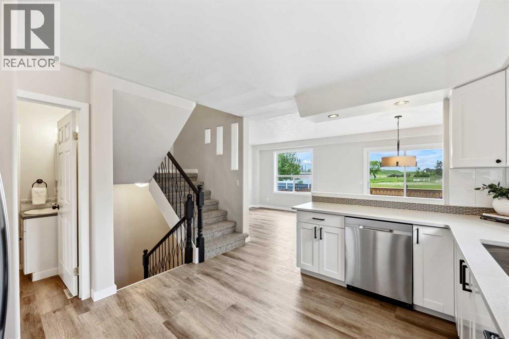 29 Ross Place, Crossfield, Alberta  T0M 0S0 - Photo 7 - A2292237