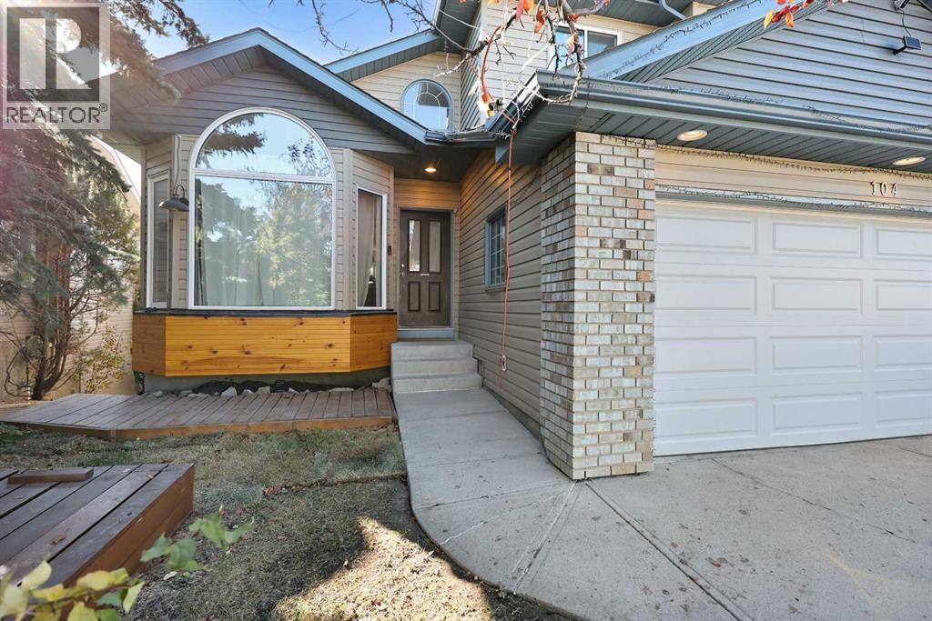 104 Meadowbrook Bay Se, Airdrie, Alberta  T4A 2B3 - Photo 2 - A2287567