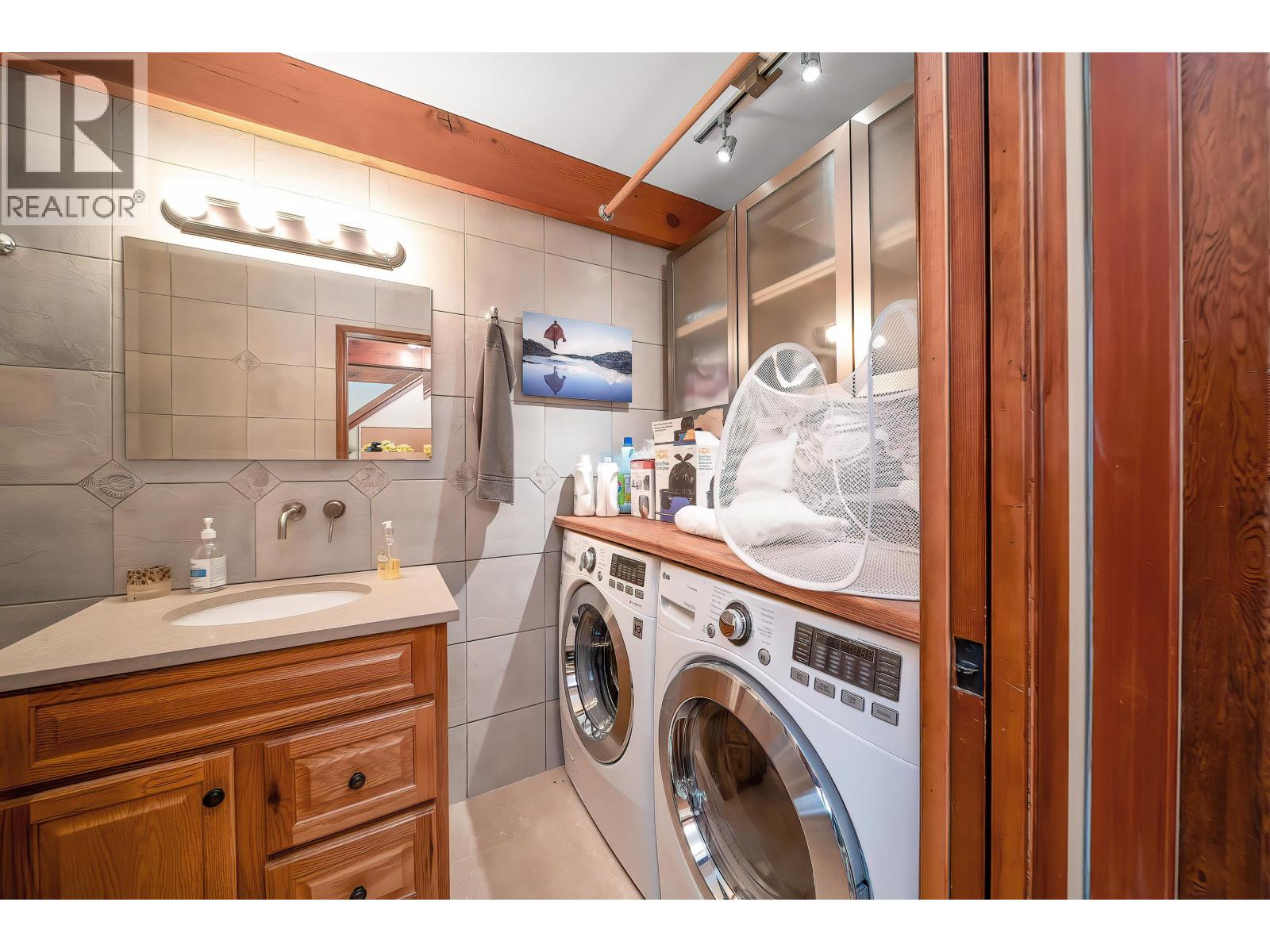 4885 Cove Cliff Place, North Vancouver, British Columbia  V7G 1H9 - Photo 19 - R3099086