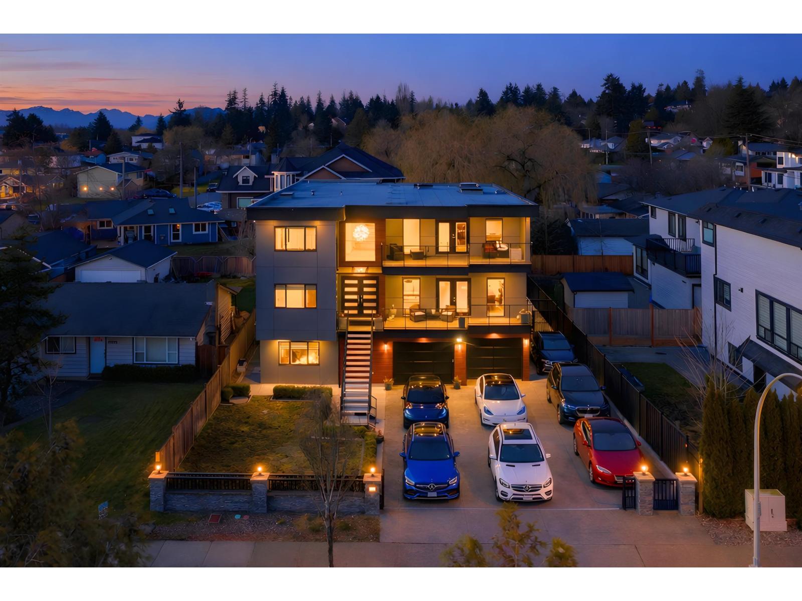 17985 56a Avenue, Surrey, British Columbia  V3S 5H4 - Photo 3 - R3097814