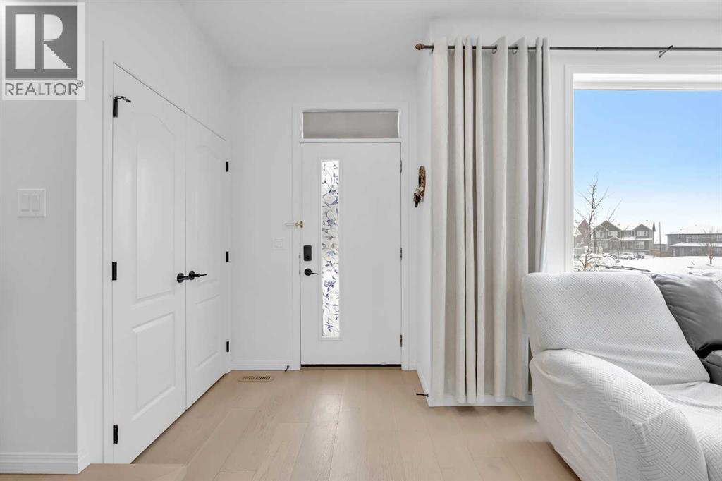 76 Edith Mews Nw, Calgary, Alberta  T3R 1S6 - Photo 3 - A2292373