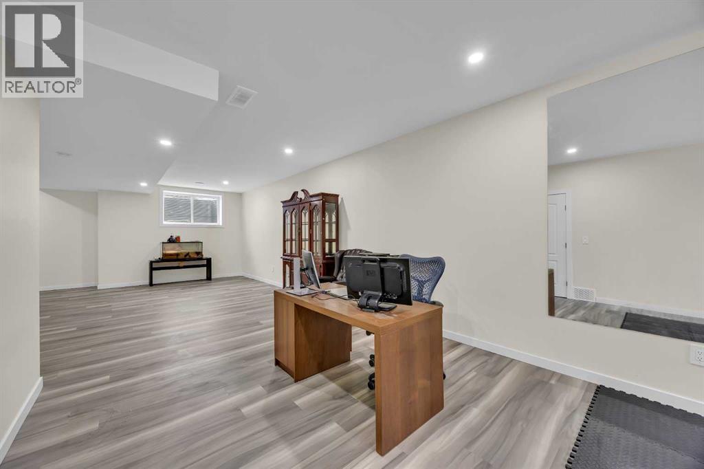 76 Edith Mews Nw, Calgary, Alberta  T3R 1S6 - Photo 41 - A2292373