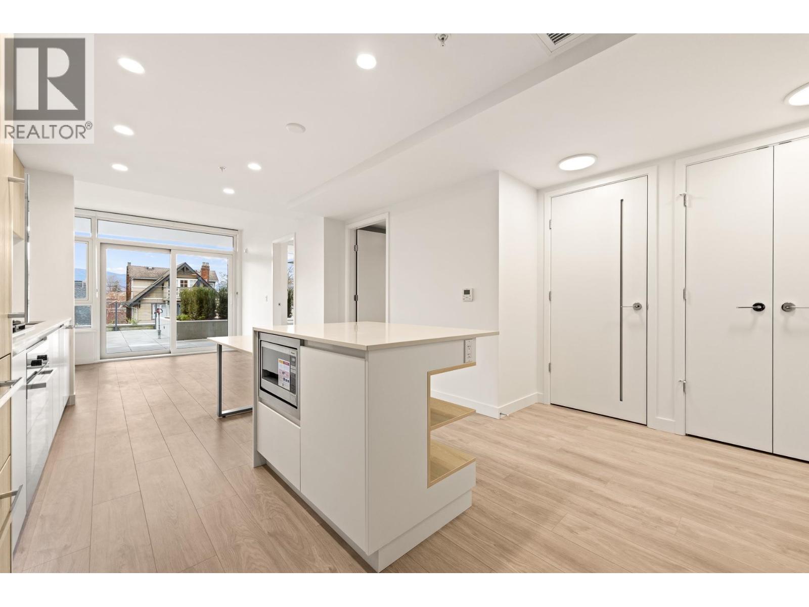 220 1981 Macdonald Street, Vancouver, British Columbia  V6K 0H9 - Photo 6 - R3098910