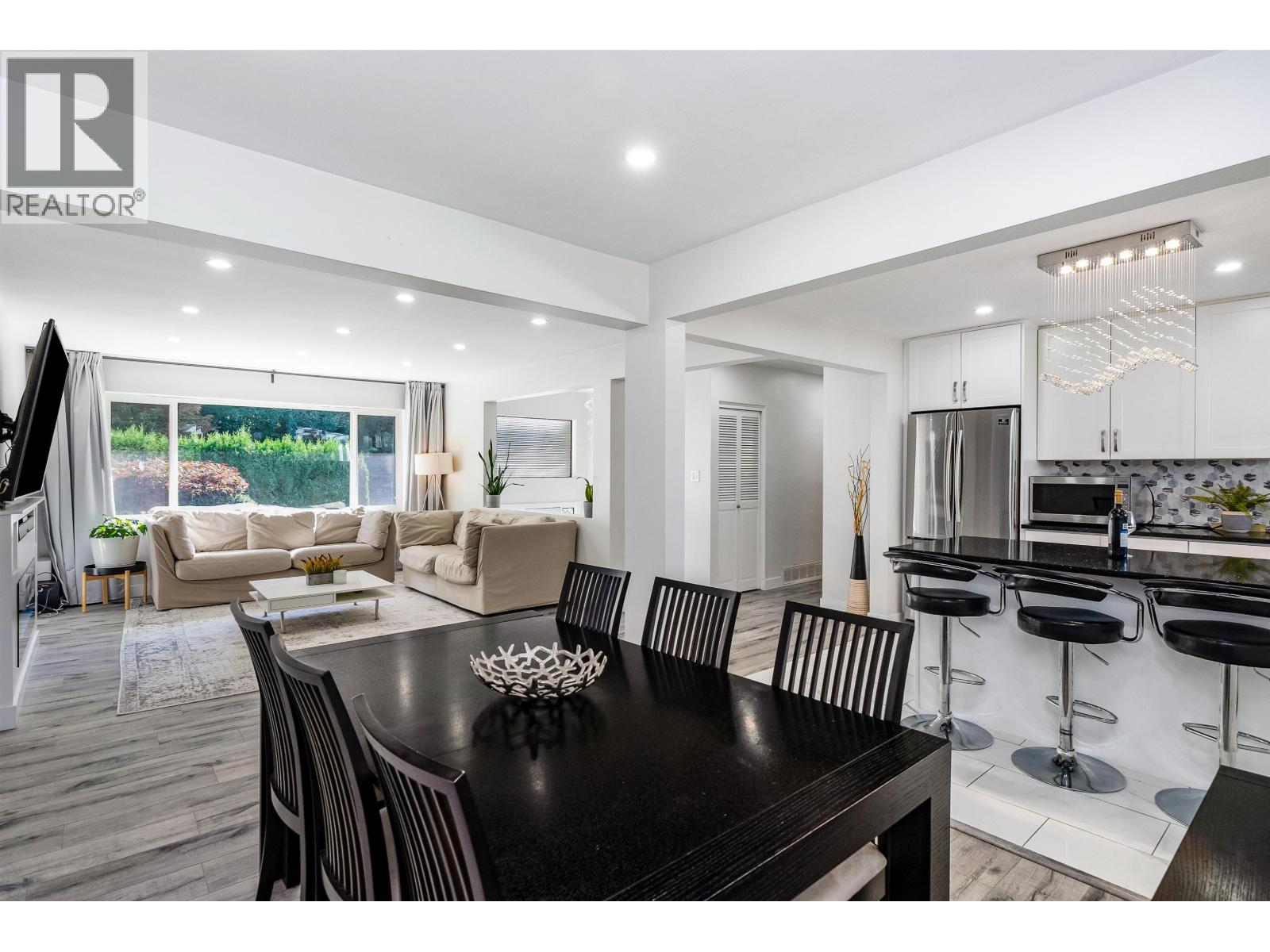 2317 Como Lake Avenue, Coquitlam, British Columbia  V3J 3R7 - Photo 4 - R3099619