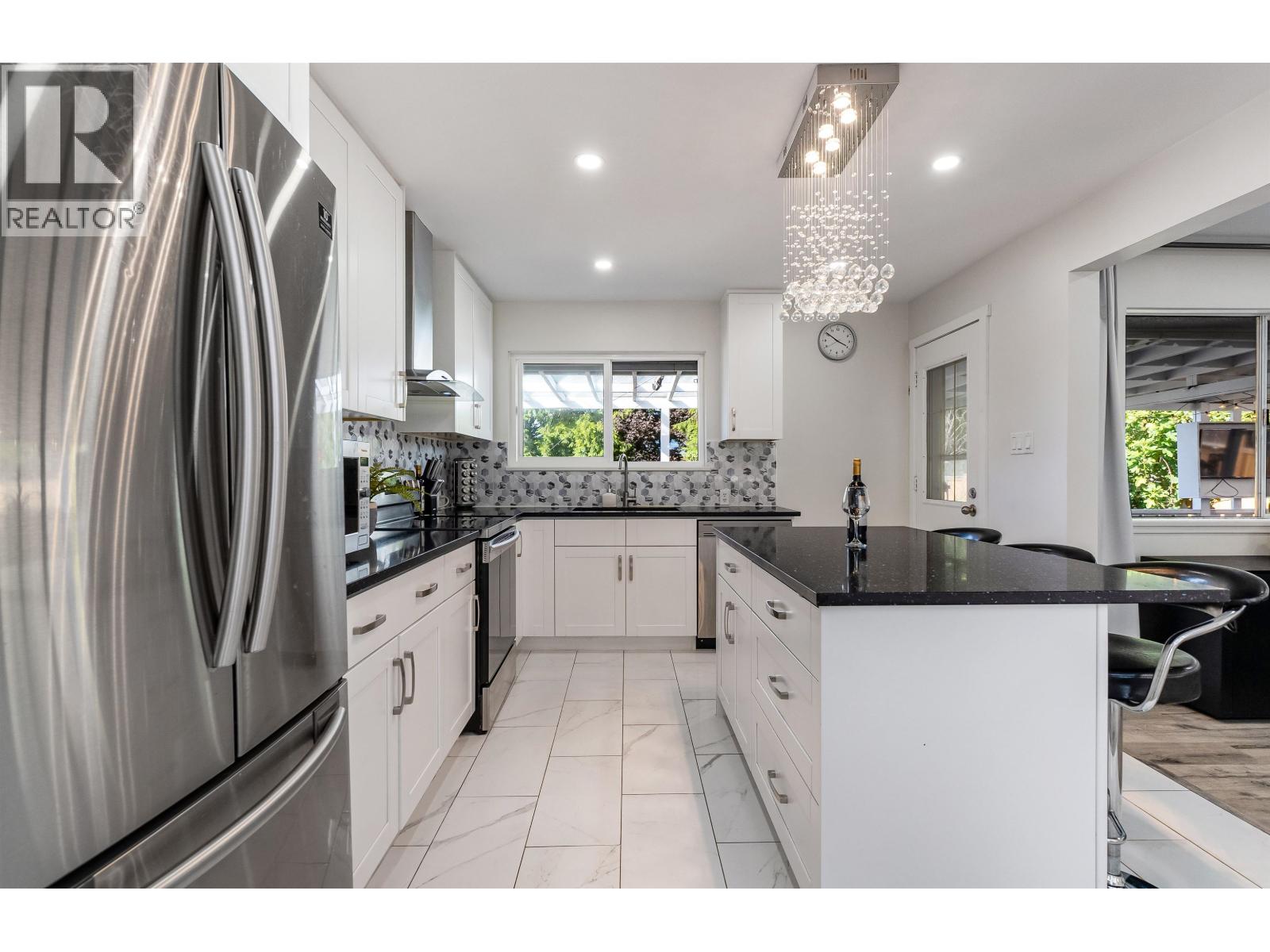 2317 Como Lake Avenue, Coquitlam, British Columbia  V3J 3R7 - Photo 8 - R3099619