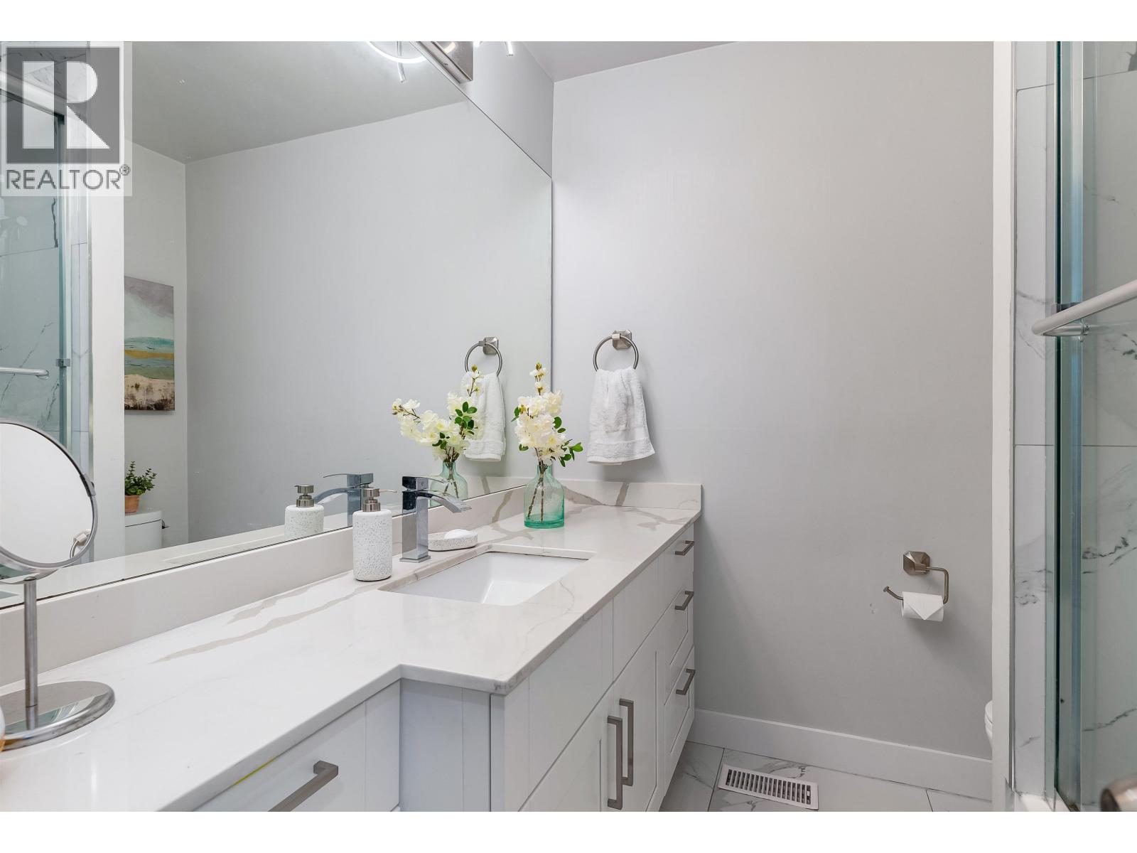 2317 Como Lake Avenue, Coquitlam, British Columbia  V3J 3R7 - Photo 12 - R3099619