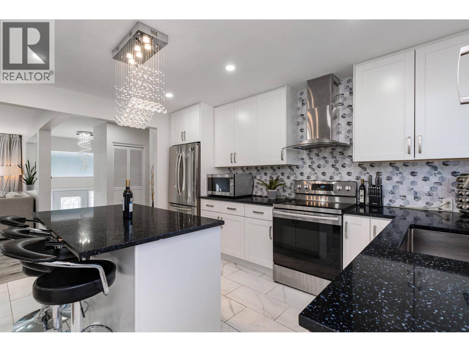 2317 Como Lake Avenue, Coquitlam, British Columbia  V3J 3R7 - Photo 9 - R3099619