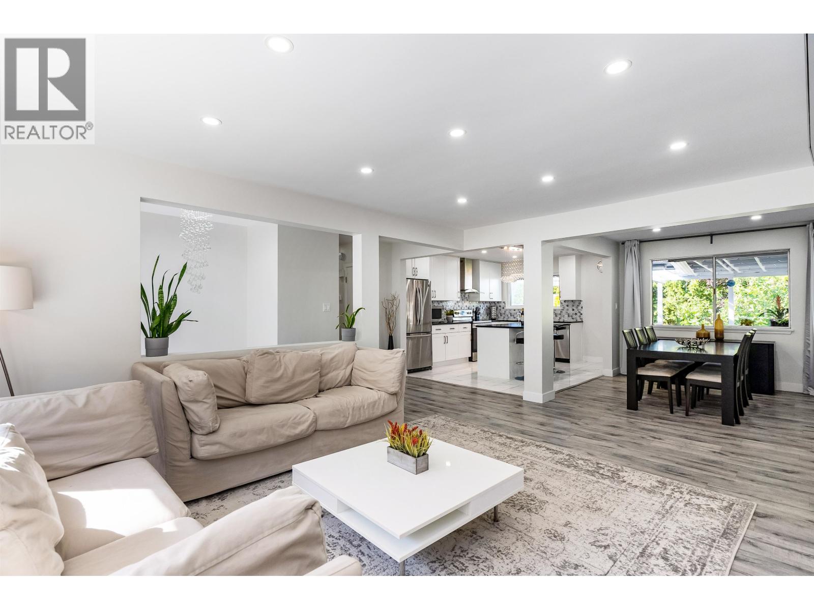 2317 Como Lake Avenue, Coquitlam, British Columbia  V3J 3R7 - Photo 3 - R3099619