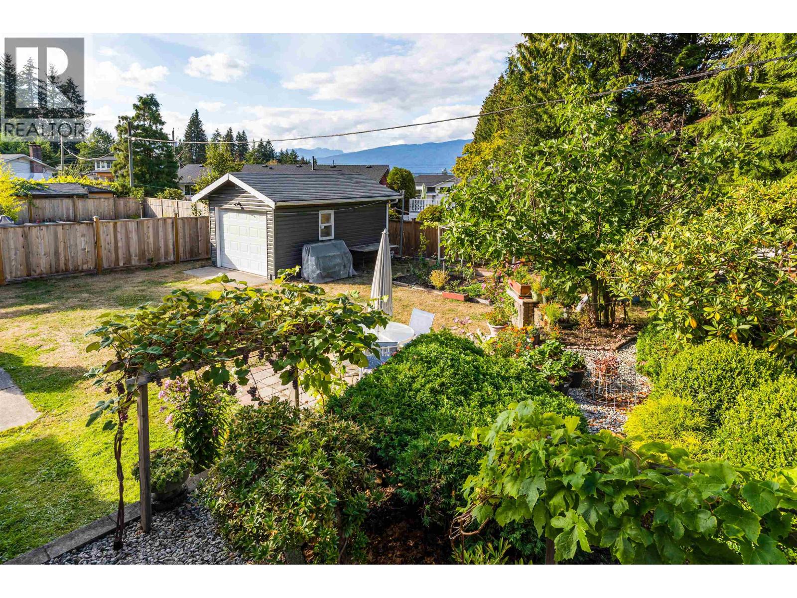 2317 Como Lake Avenue, Coquitlam, British Columbia  V3J 3R7 - Photo 35 - R3099619