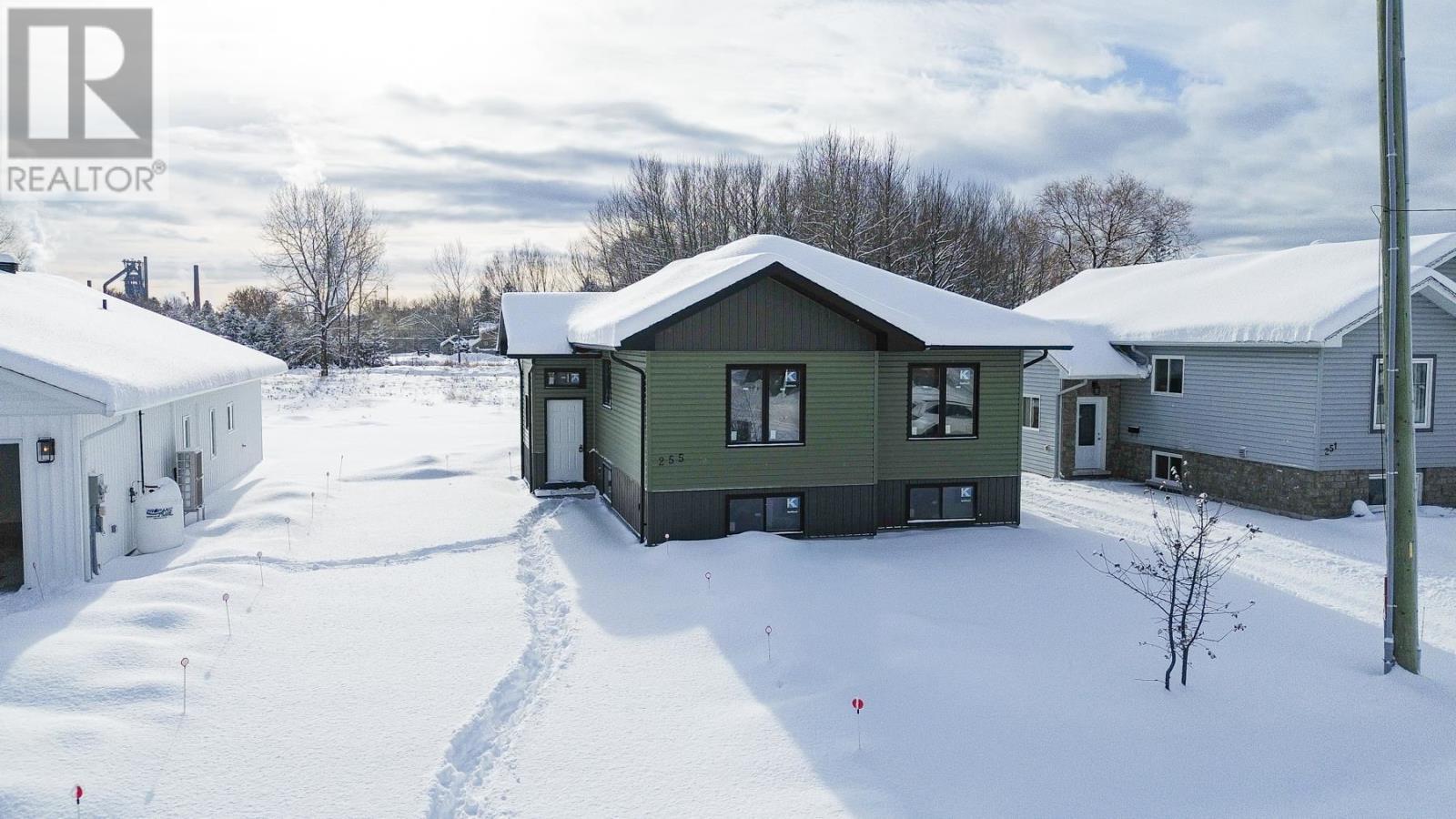 255 East Balfour ST, Sault Ste. Marie, Ontario