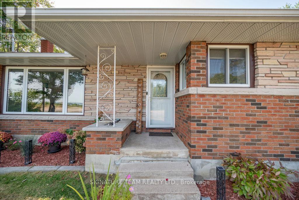 581 Laurentian Drive, Petawawa, Ontario  K8H 2M5 - Photo 4 - X12883304