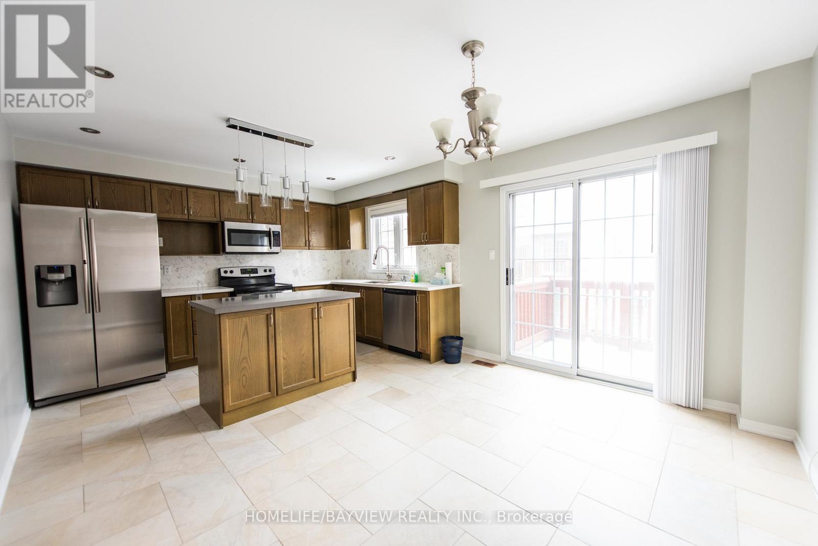 38 Warrington Way, Markham, Ontario  L6C 0B8 - Photo 2 - N12852630