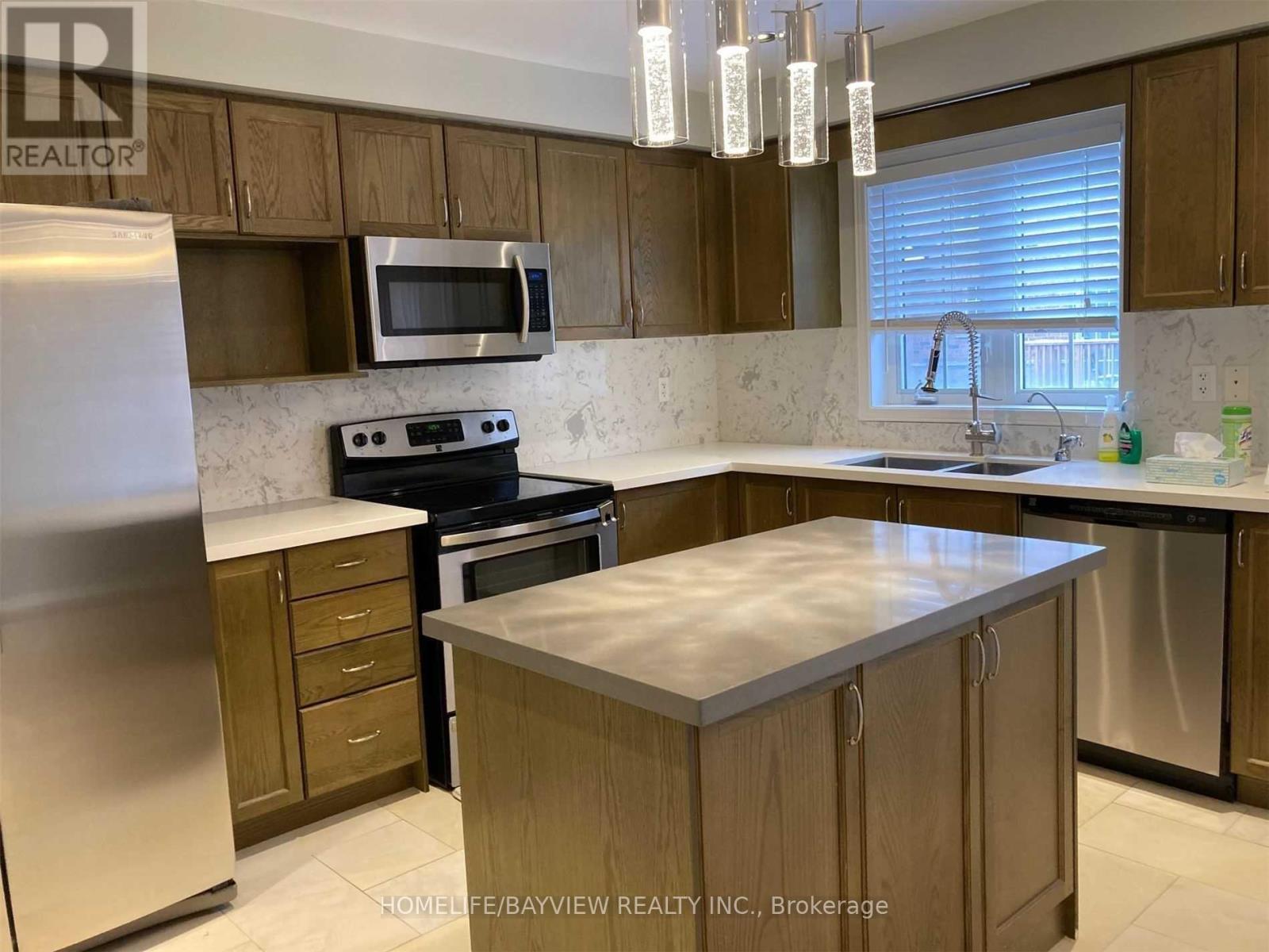 38 Warrington Way, Markham, Ontario  L6C 0B8 - Photo 3 - N12852630