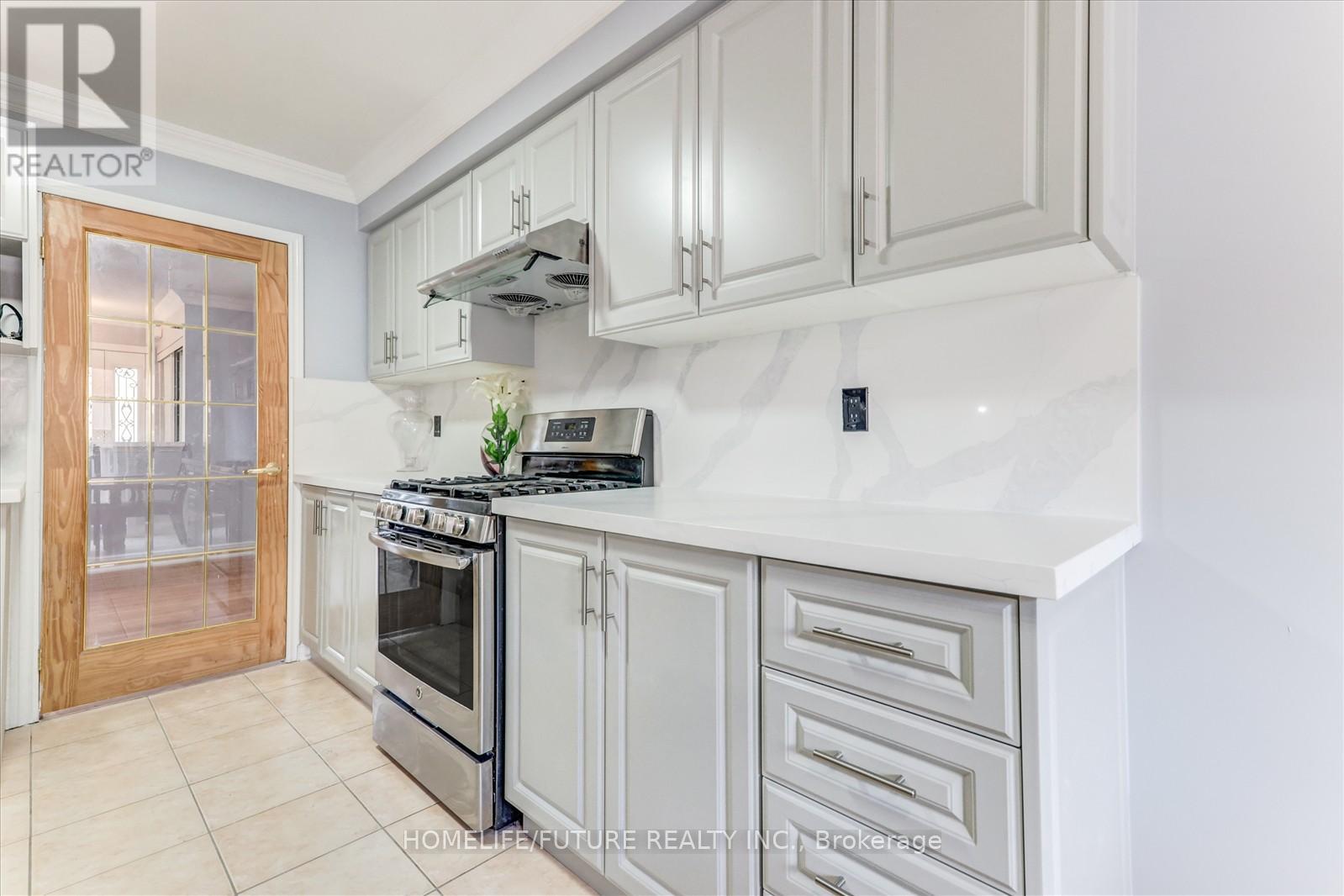 Upper - 69 Heatherdale Drive, Brampton, Ontario  L7A 2H4 - Photo 14 - W12882762