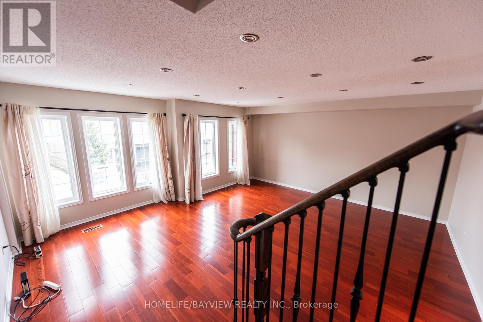 38 Warrington Way, Markham, Ontario  L6C 0B8 - Photo 5 - N12852630