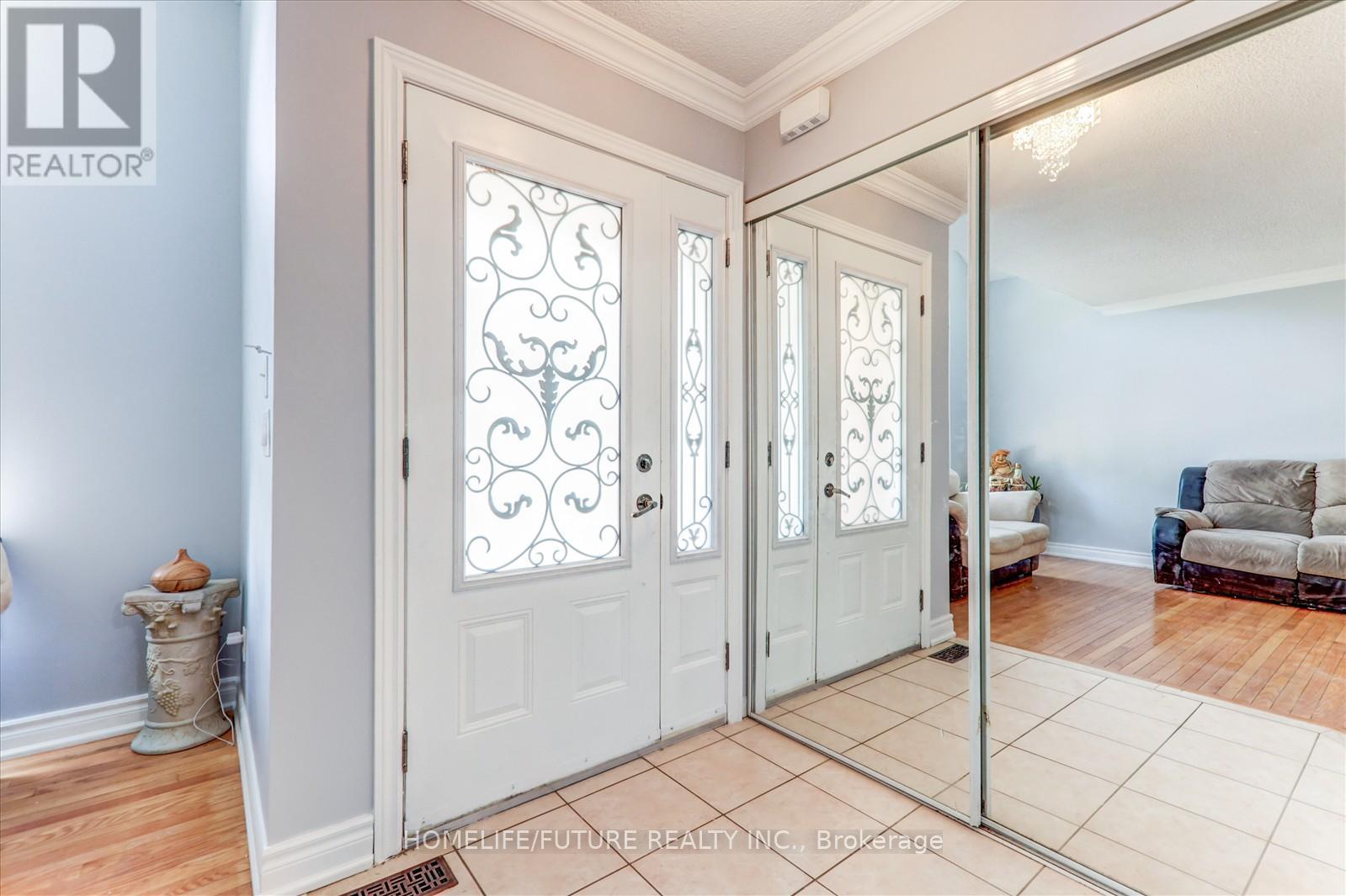 Upper - 69 Heatherdale Drive, Brampton, Ontario  L7A 2H4 - Photo 4 - W12882762