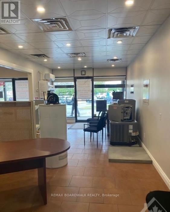 375 Des Epinettes Avenue, Ottawa, Ontario  K1E 3E6 - Photo 3 - X12883282