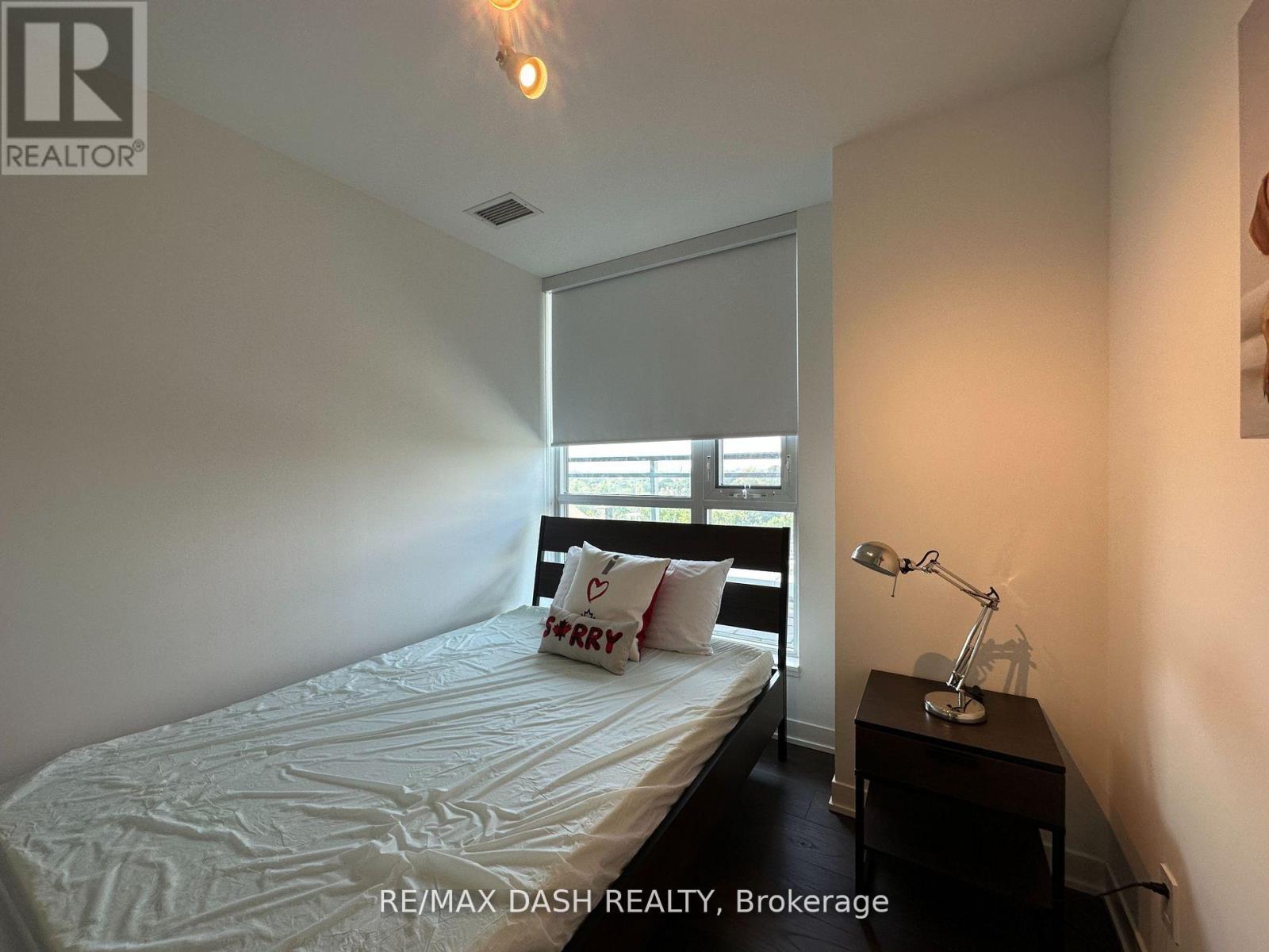 1002 - 223 St Clair Avenue W, Toronto, Ontario  M4V 1R3 - Photo 4 - C12883254