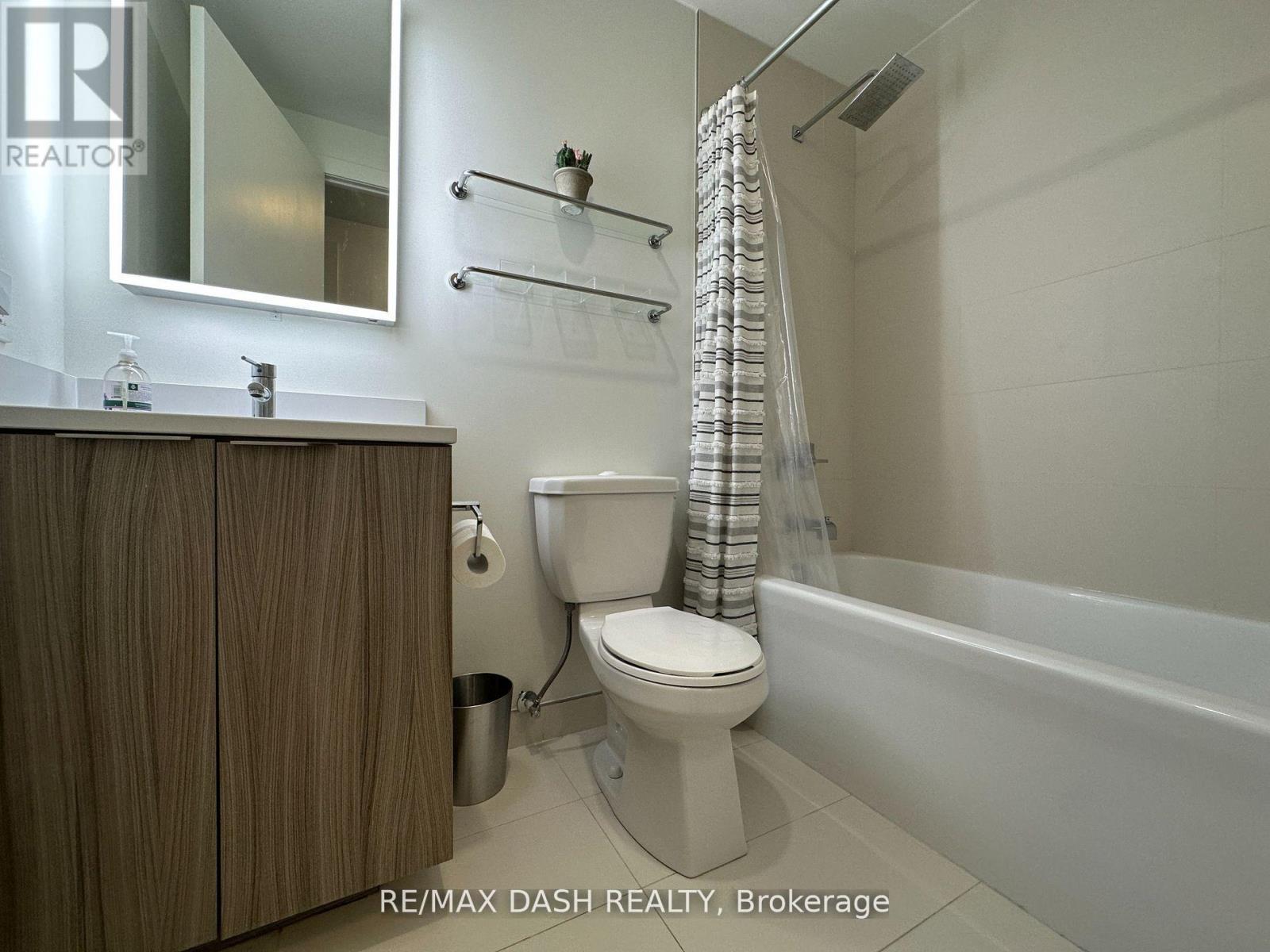 1002 - 223 St Clair Avenue W, Toronto, Ontario  M4V 1R3 - Photo 5 - C12883254