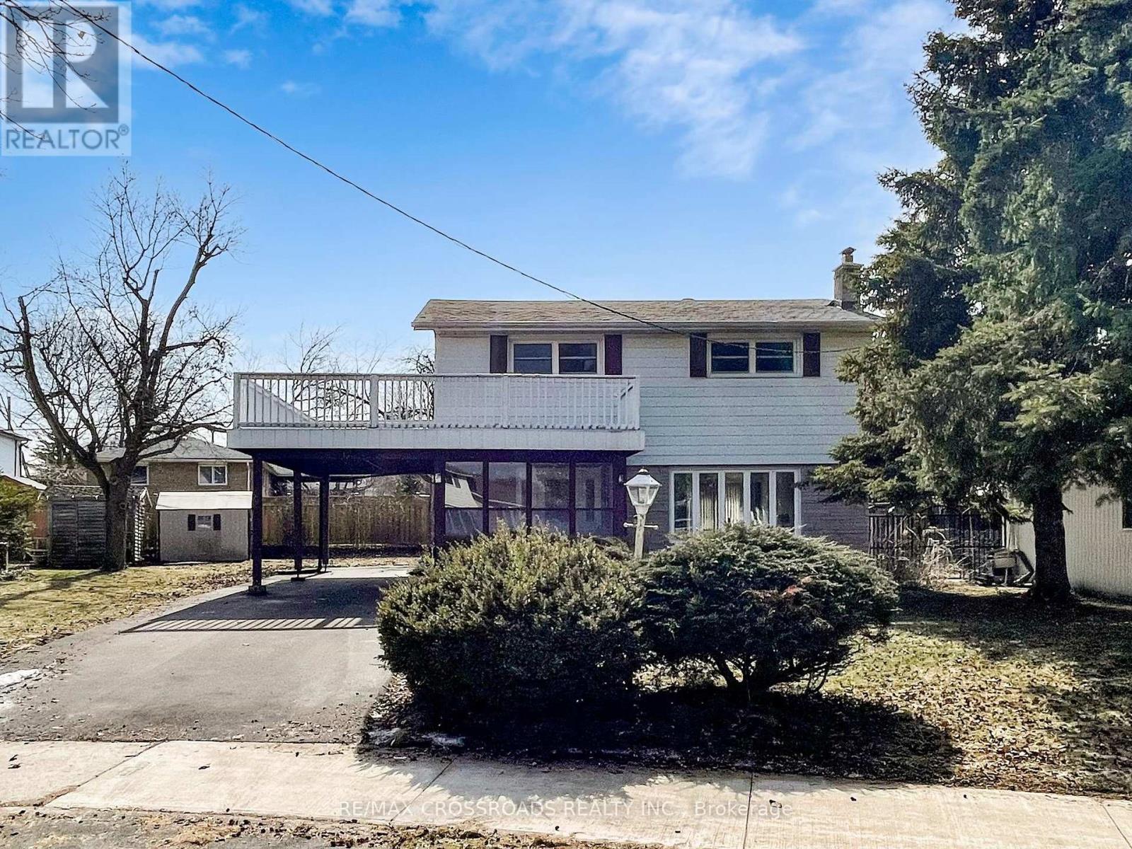 17 FERBANE PLACE, Toronto, Ontario