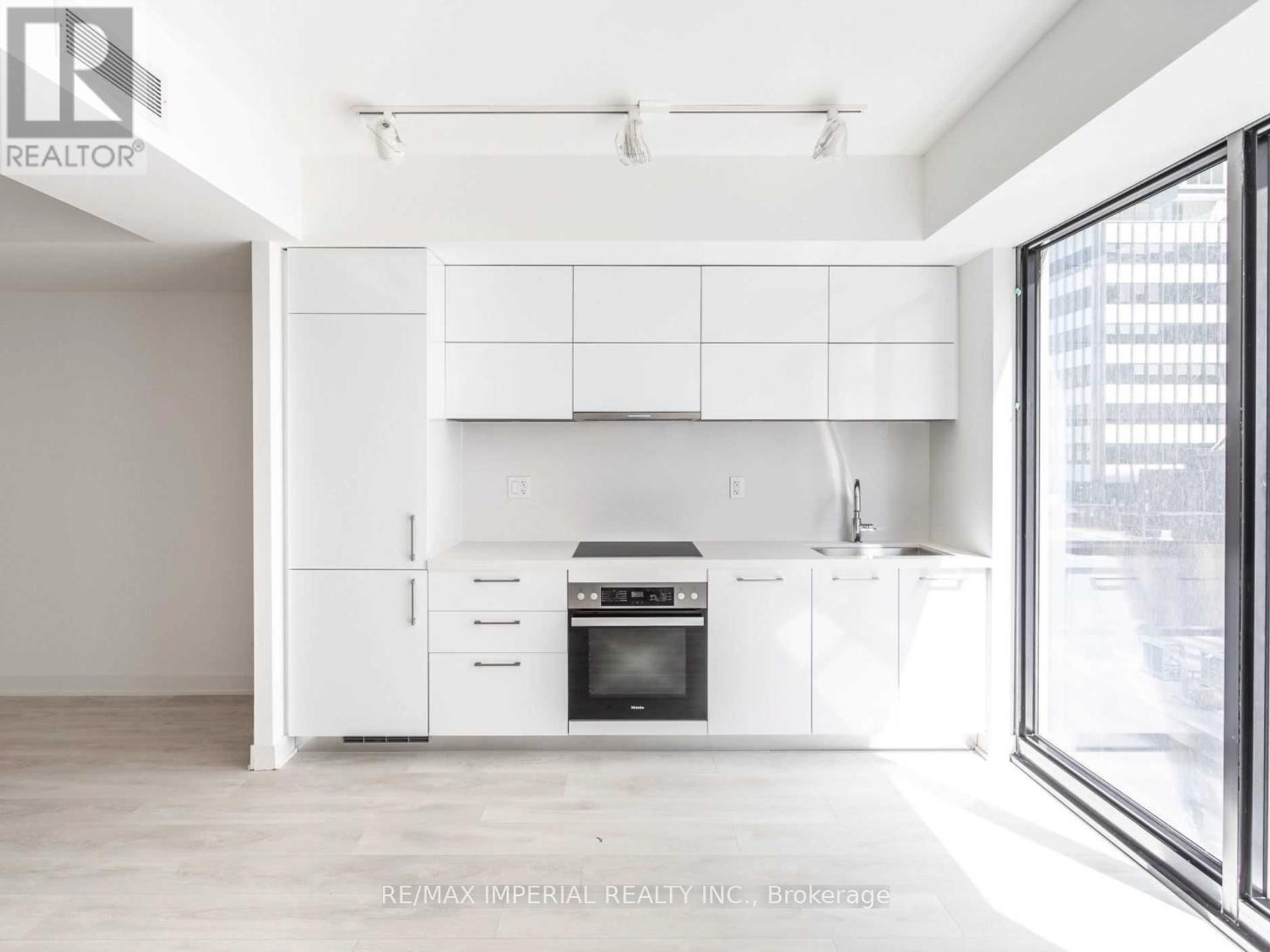 1005 - 188 Cumberland Street, Toronto (Annex), Ontario  M5R 0B6 - Photo 2 - C12883286