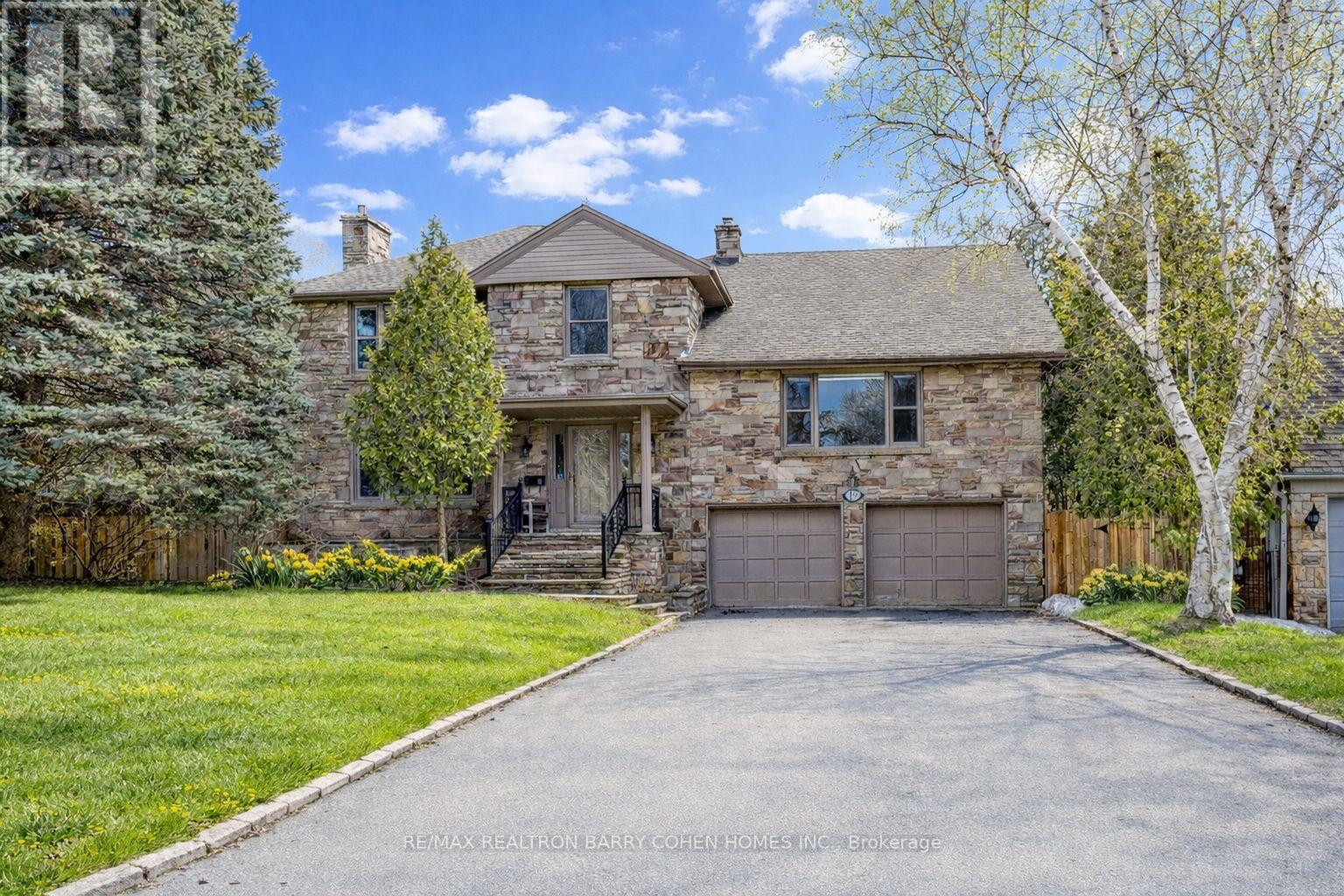 19 LOWER LINKS ROAD, Toronto, Ontario