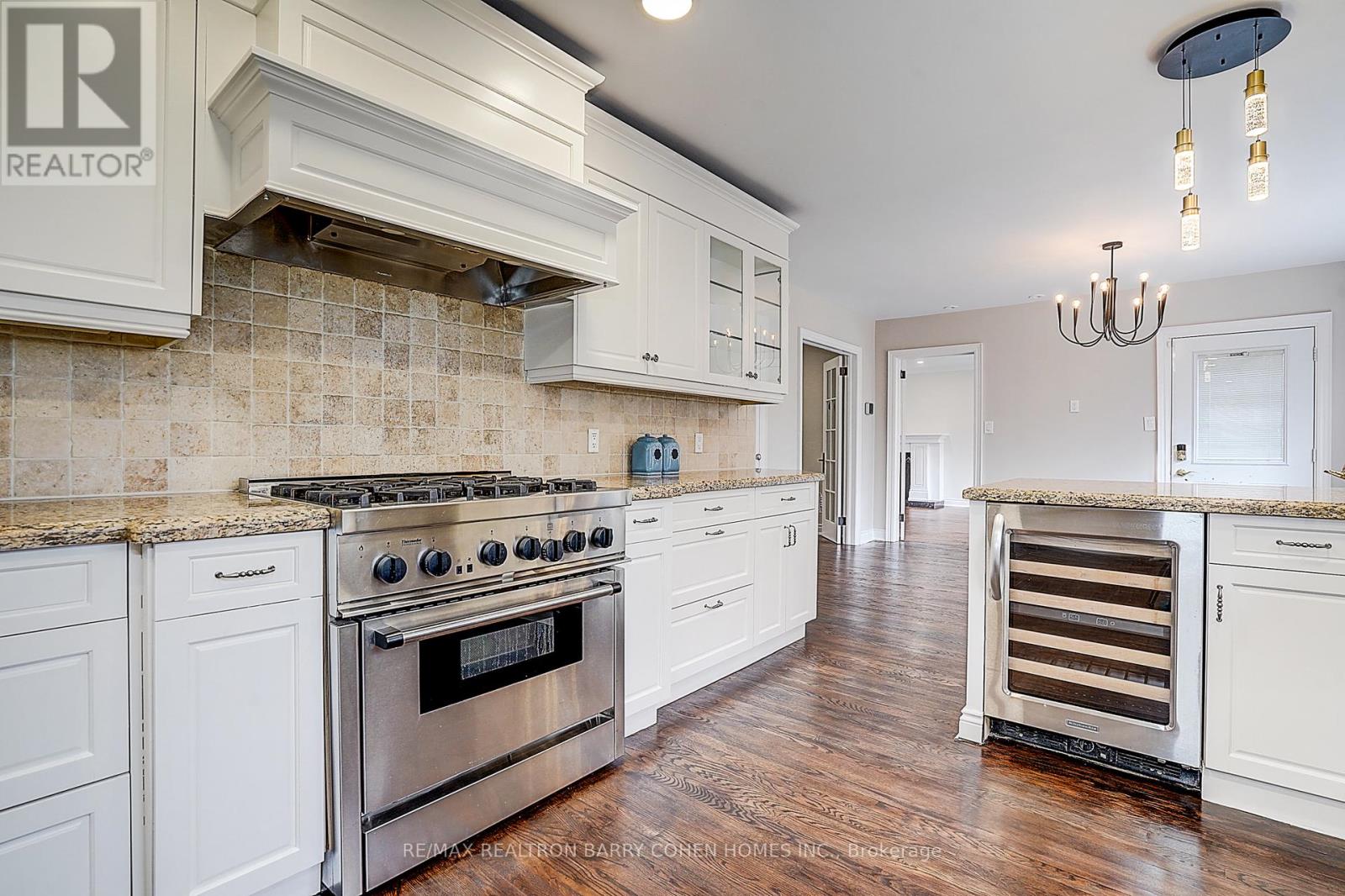 19 Lower Links Road, Toronto, Ontario  M2P 1H5 - Photo 11 - C12883288