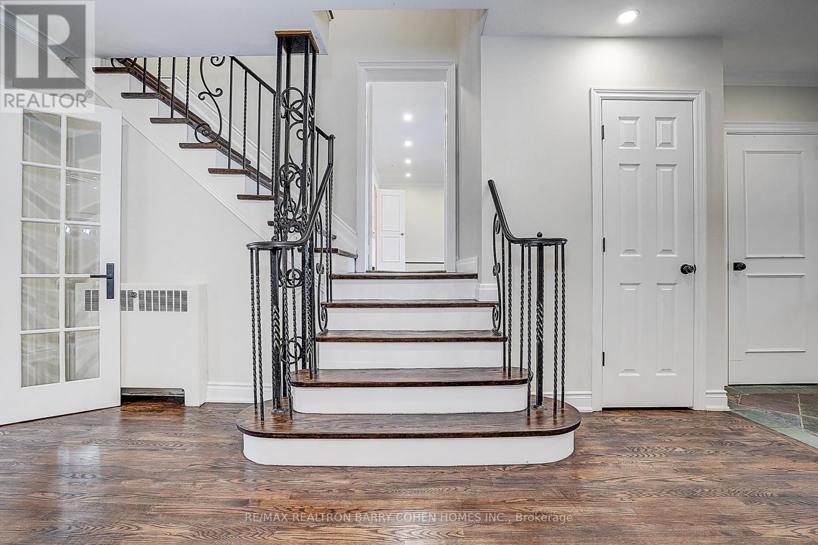 19 Lower Links Road, Toronto, Ontario  M2P 1H5 - Photo 14 - C12883288