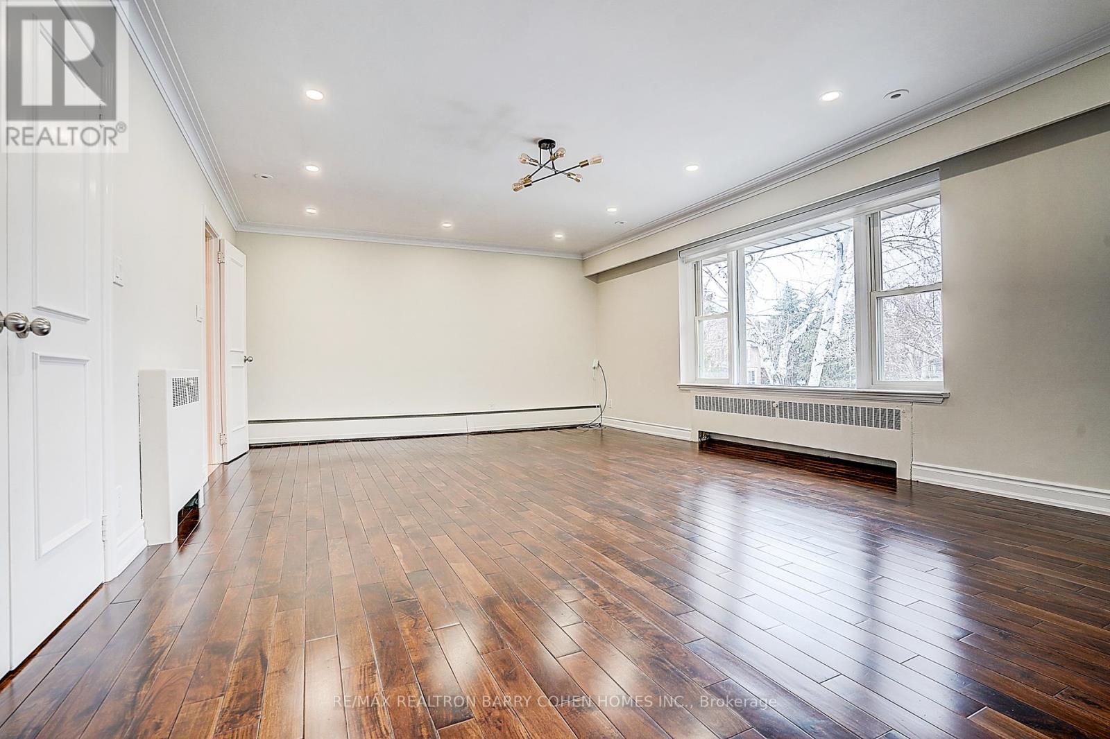 19 Lower Links Road, Toronto, Ontario  M2P 1H5 - Photo 15 - C12883288