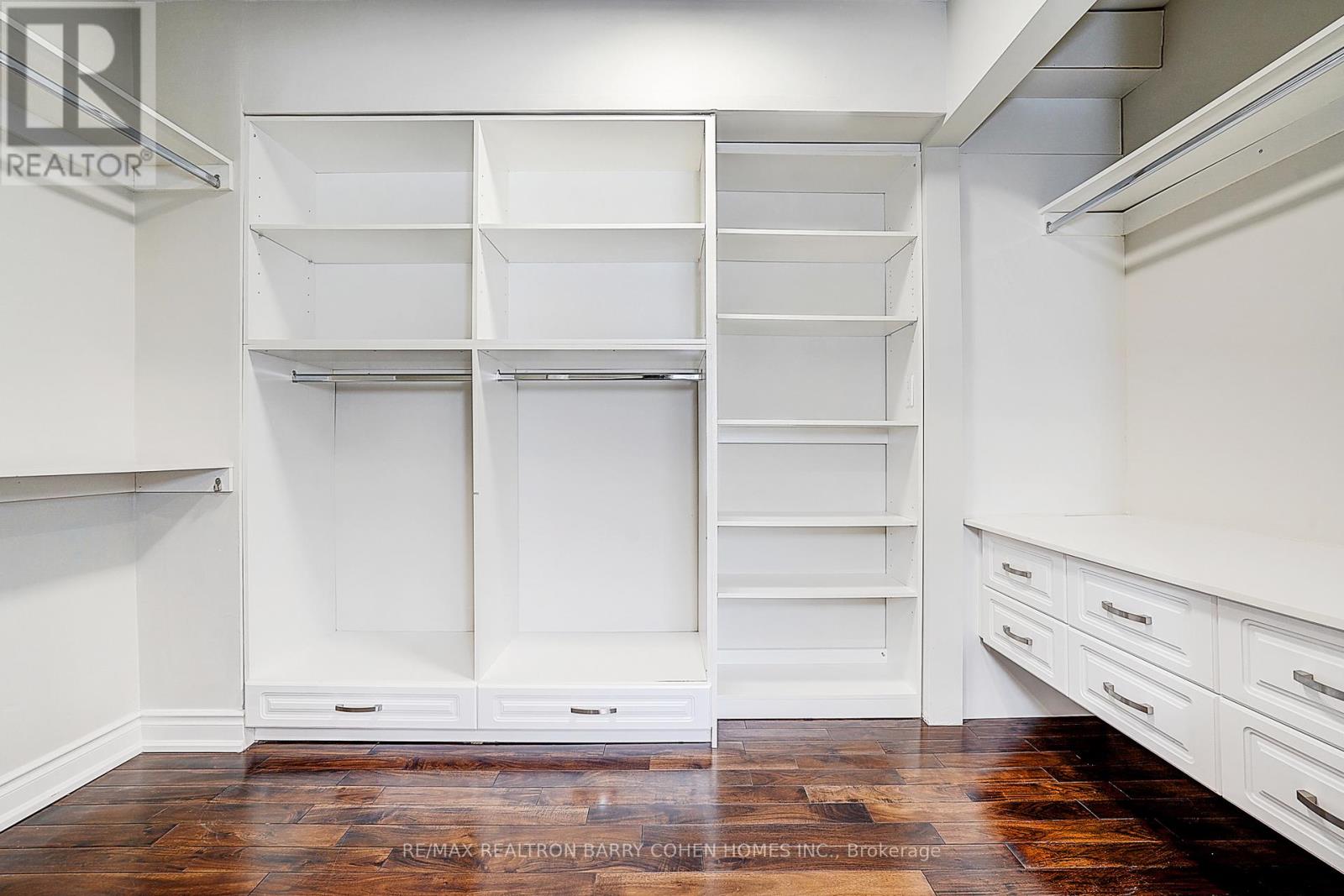 19 Lower Links Road, Toronto, Ontario  M2P 1H5 - Photo 17 - C12883288