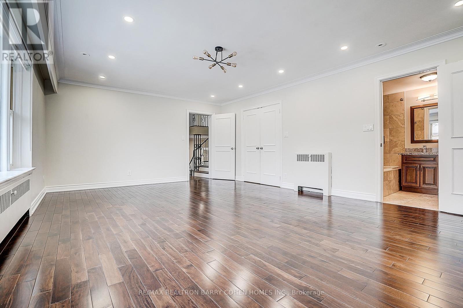 19 Lower Links Road, Toronto, Ontario  M2P 1H5 - Photo 19 - C12883288