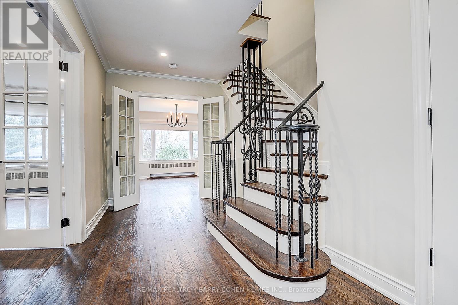 19 Lower Links Road, Toronto, Ontario  M2P 1H5 - Photo 20 - C12883288