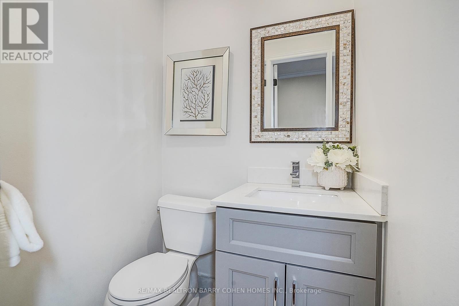 19 Lower Links Road, Toronto, Ontario  M2P 1H5 - Photo 21 - C12883288