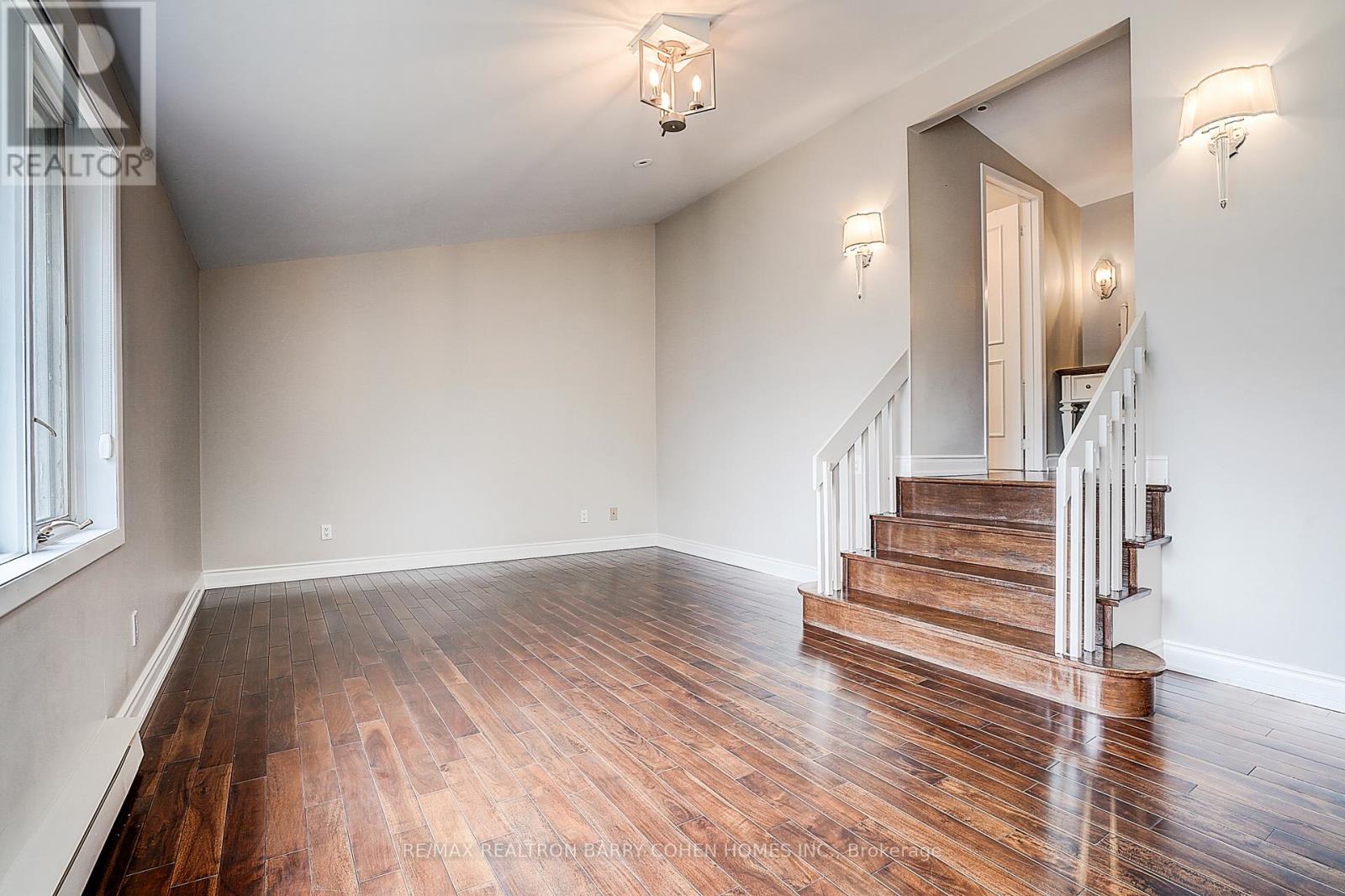 19 Lower Links Road, Toronto, Ontario  M2P 1H5 - Photo 23 - C12883288