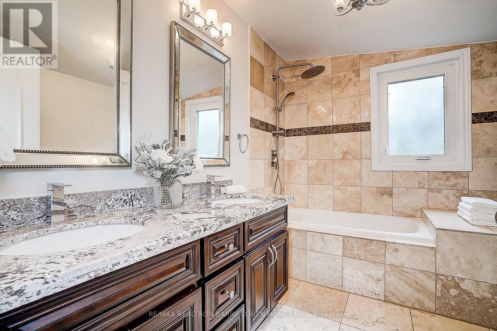 19 Lower Links Road, Toronto, Ontario  M2P 1H5 - Photo 25 - C12883288