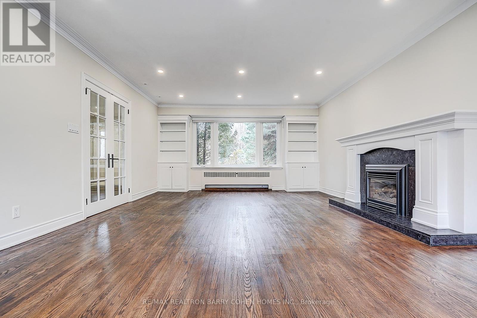 19 Lower Links Road, Toronto, Ontario  M2P 1H5 - Photo 3 - C12883288