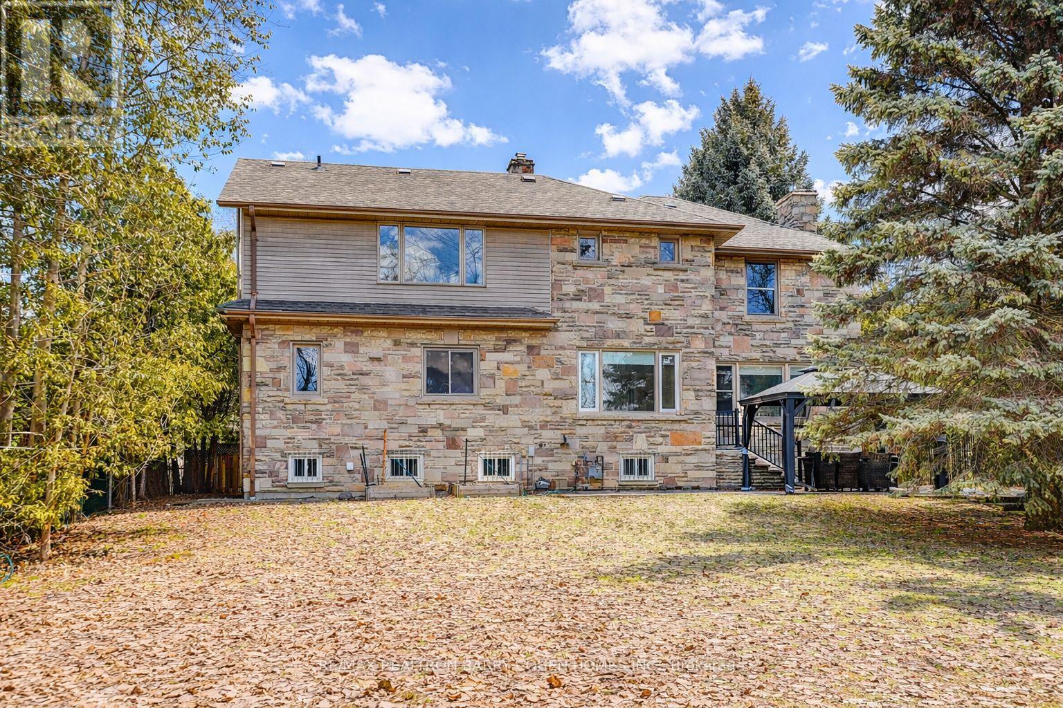 19 Lower Links Road, Toronto, Ontario  M2P 1H5 - Photo 38 - C12883288