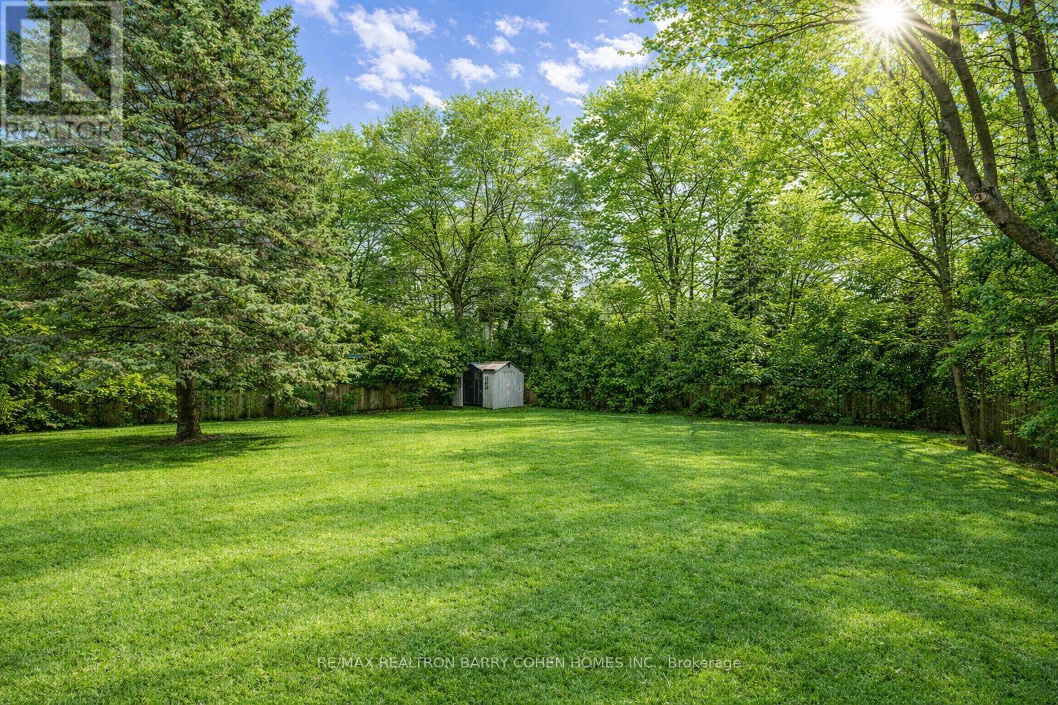 19 Lower Links Road, Toronto, Ontario  M2P 1H5 - Photo 39 - C12883288