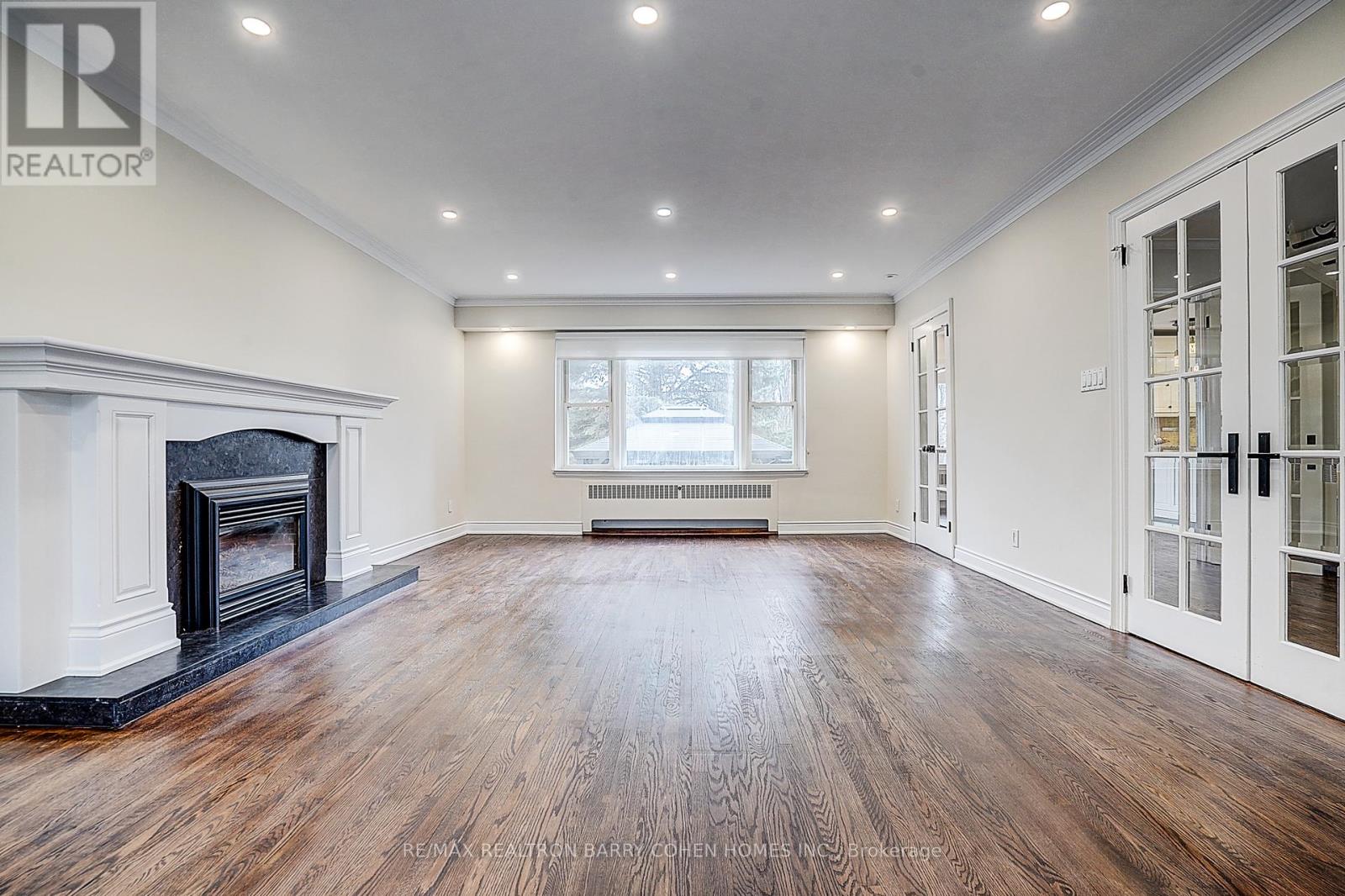 19 Lower Links Road, Toronto, Ontario  M2P 1H5 - Photo 5 - C12883288