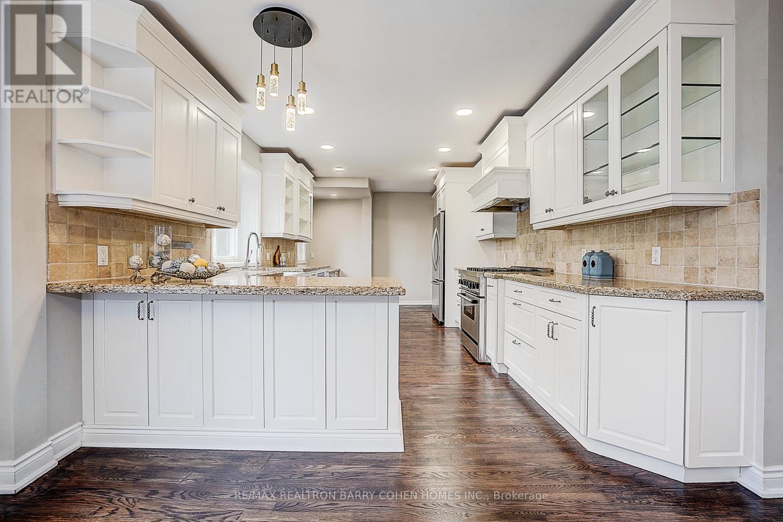 19 Lower Links Road, Toronto, Ontario  M2P 1H5 - Photo 8 - C12883288