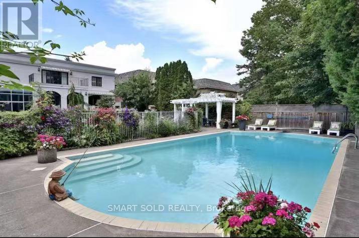 157 Gordon Road, Toronto, Ontario  M2P 1E7 - Photo 3 - C12883306