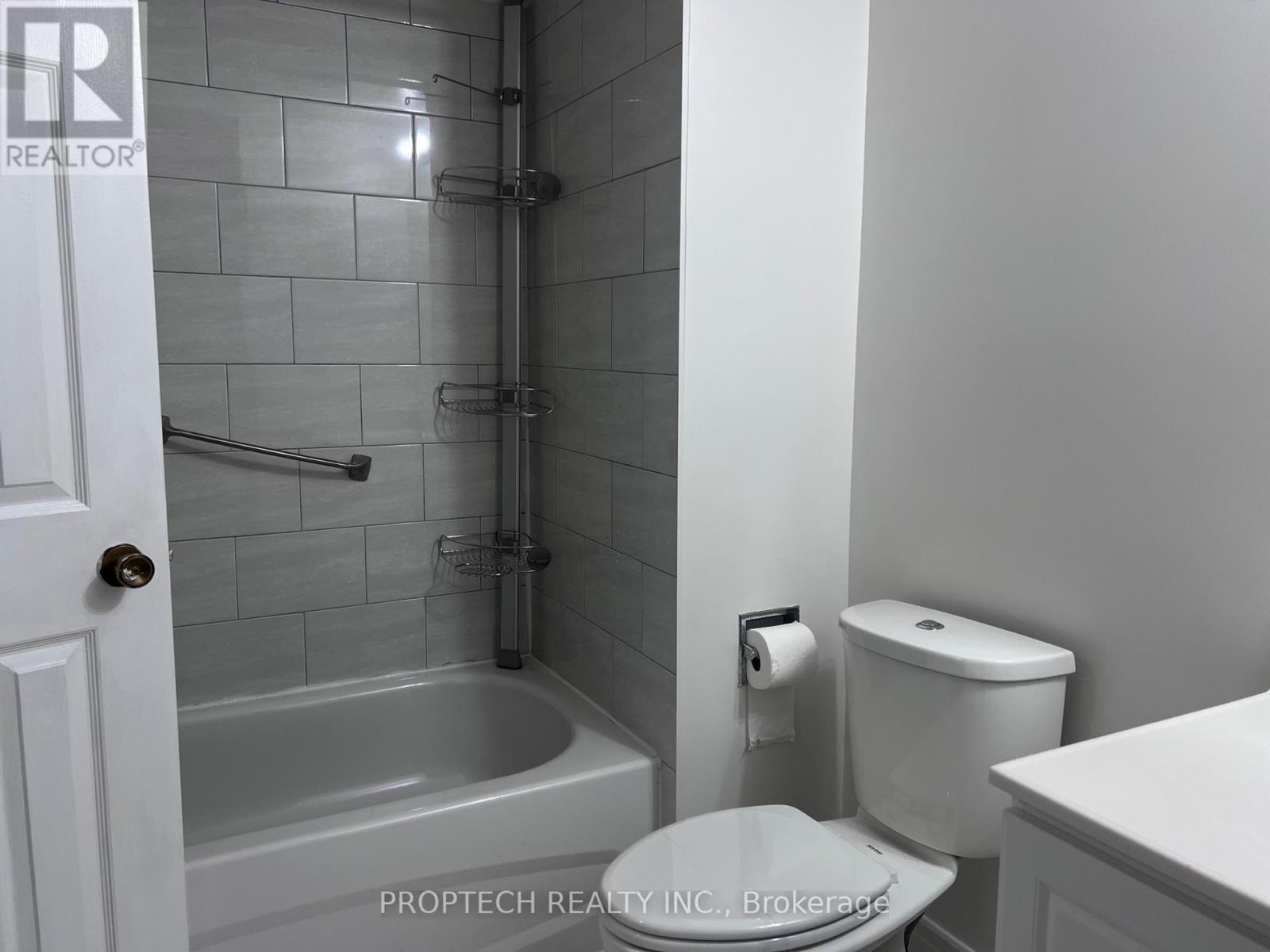 111 Digby Crescent, Markham, Ontario  L3R 7H4 - Photo 12 - N12883274