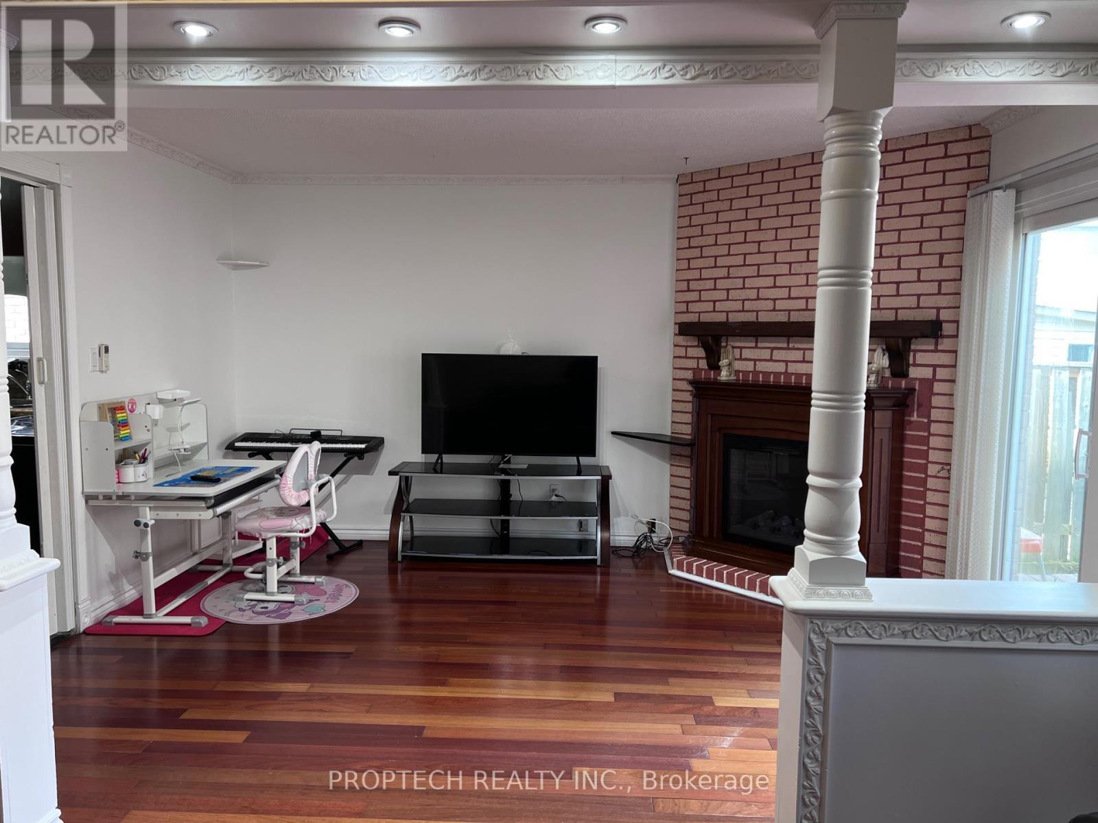 111 Digby Crescent, Markham, Ontario  L3R 7H4 - Photo 4 - N12883274