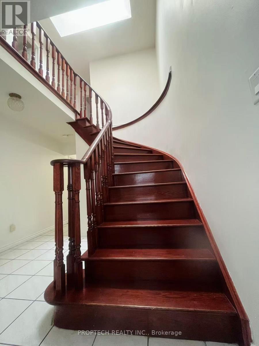 111 Digby Crescent, Markham, Ontario  L3R 7H4 - Photo 8 - N12883274